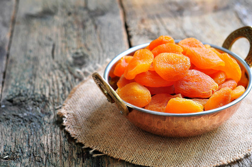 bowl of dried apricots which contain sulphites