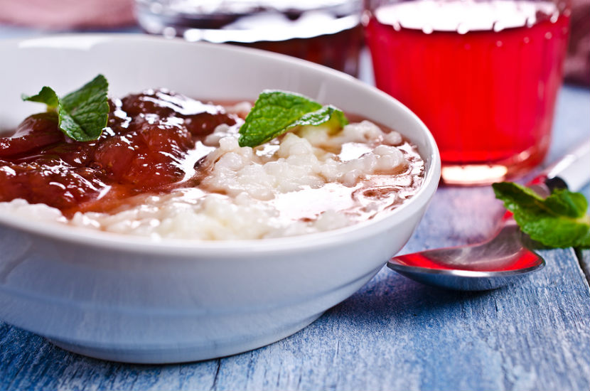 brown rice pudding, dessert, breakfast idea, rice pudding, strawberry sauce