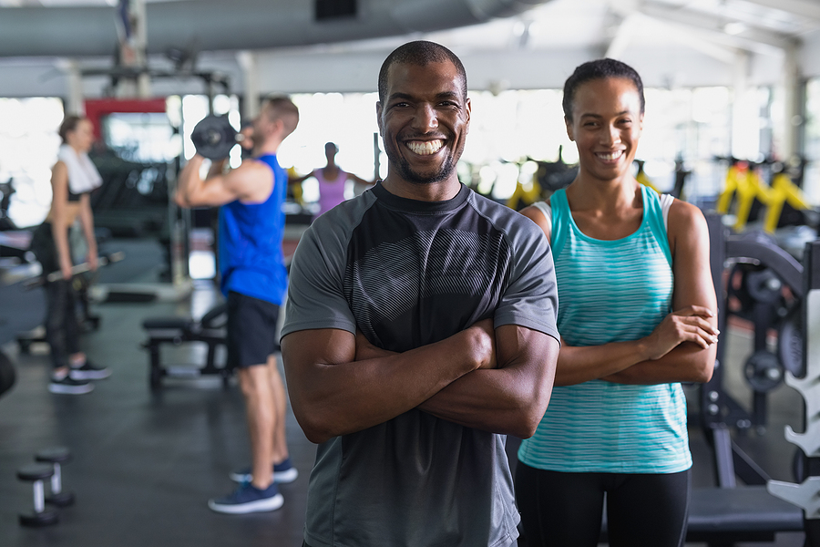 People at the gym smiling to the camera